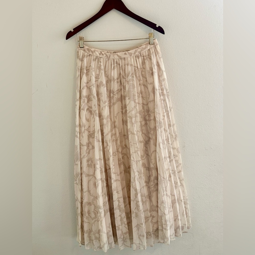 Banana Republic Accordion Pleat Cream Floral Chiffon Maxi Skirt - size 2